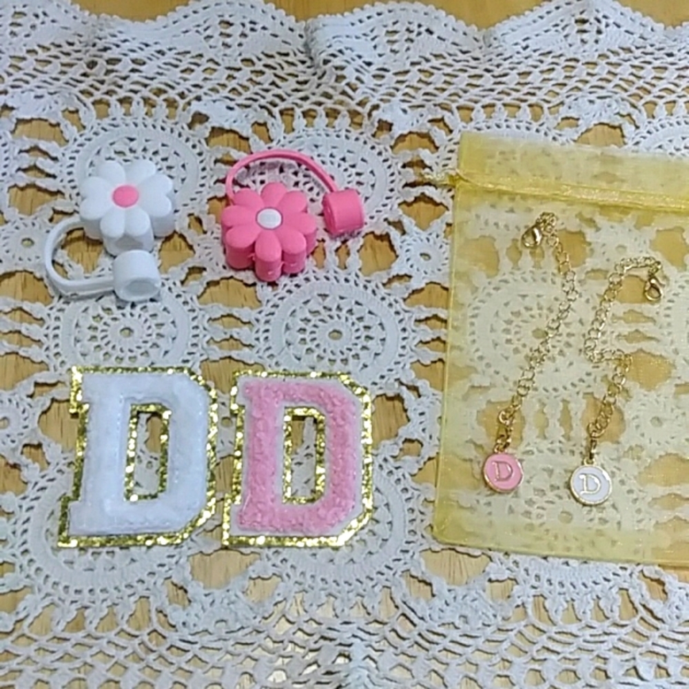 Initial "D" Bundle In Pink And White